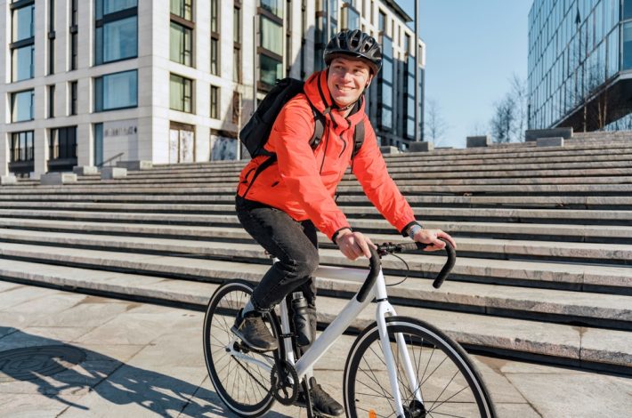 Fördelarna med rätt cykeljacka för herrar i alla väder