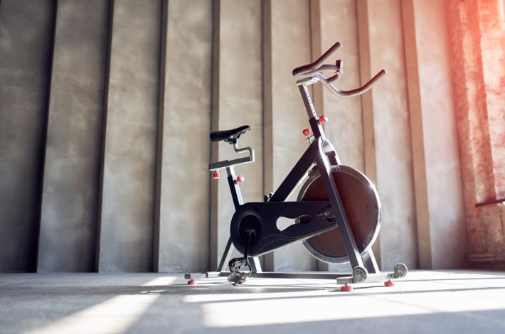 Träna konditionen hemma med en stabil spinningcykel